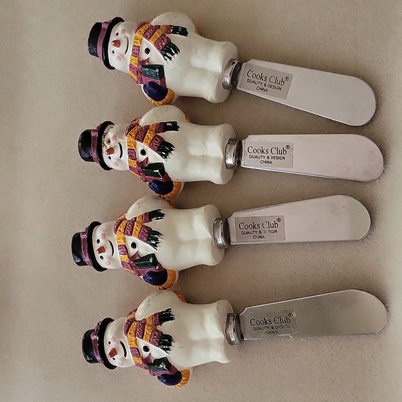 Christmas Snowmen Cooks Club Butter Knives - Picture 3 of 16